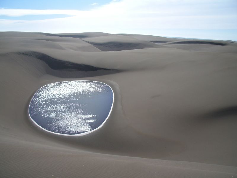 Trekking in the dunes of Putú